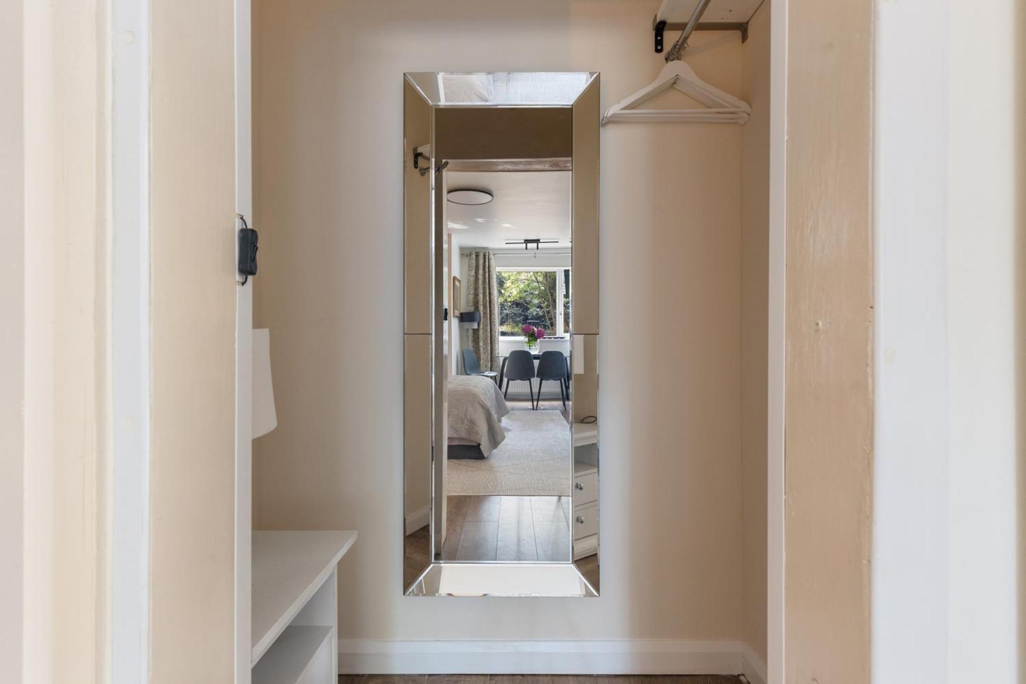 King Studio Apartment With Garden And Parking Ealing Exteriör bild