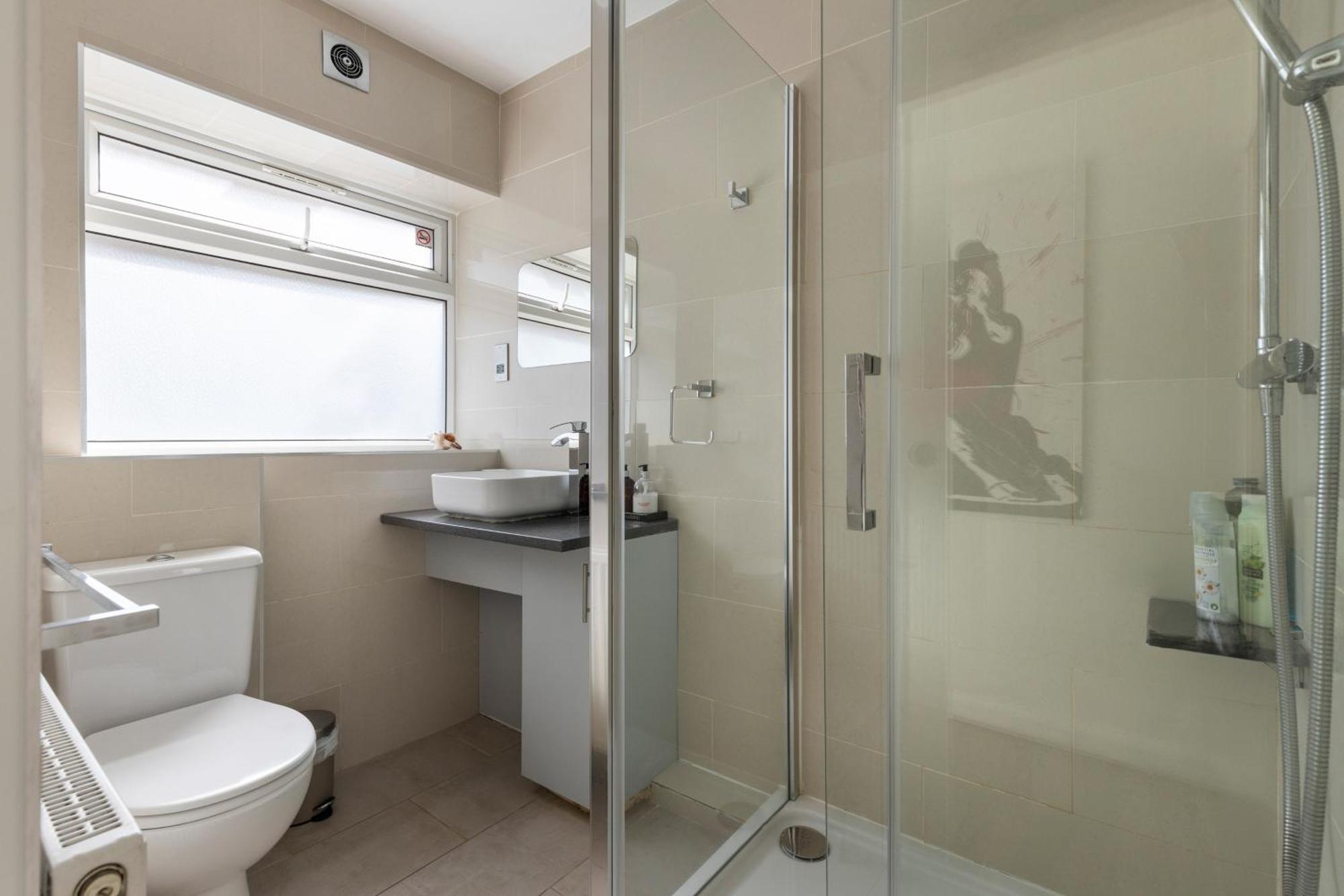 King Studio Apartment With Garden And Parking Ealing Exteriör bild